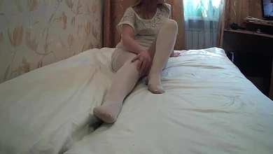 Спрятанная в спальне вебка сняла, как брат трахает свою младшую жопастенькую сестричку