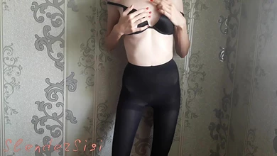 Красивая попка худышки в колготках вся обкончана после ласк - жарких и необычных...