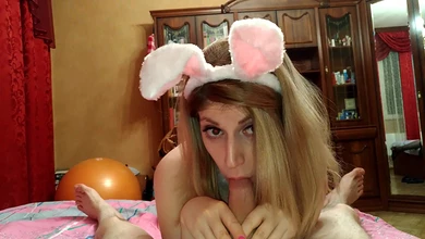 Приехал к знакомой зайке, чтобы присунуть ей в рот, пока её парень отсутствует дома