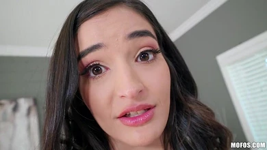 Горловой минет от милой девчонки вызвал огромный прилив в стояк для дальнейшего перепиха