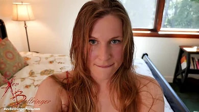 Невероятные сиськи и фантазия рыжей сучки заставили парня возбудиться и трахнуть ее