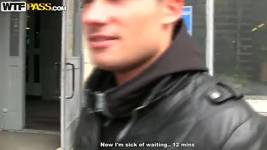 Два парня сделали из порядочной девушки шлюху, предложив ей 100$ и отпоров в раздевалке