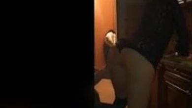 Пьяная подружка решила что у нее давно не было секса втроем. Отдалась двум парням не смотря на камеру.