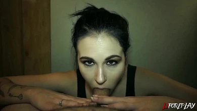 Нежно и медленно, до окончания в рот. Прохладные пальчики и девичий язычок делают сладкие чудеса