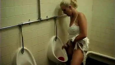 Участницы клуба "золотой дождь" выпустили подборку писсинга в самых разных местах на улице