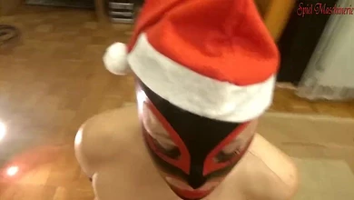 Семейка БДСМщиков отмечают рождество грубым трахом в рот в маске с окончанием внутрь