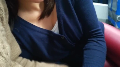 Чувак показал незнакомке член в автобусе, чем заманил к себе на сидения на минет