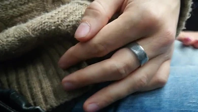 Чувак показал незнакомке член в автобусе, чем заманил к себе на сидения на минет