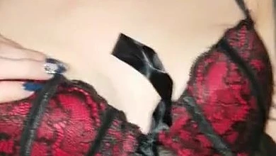 Парень с большим хером снимает на телефон как трахает в рот и пизду свою жену