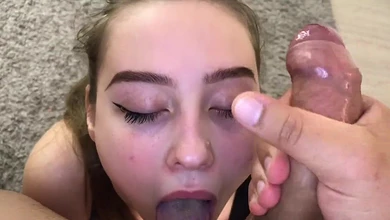 Девка мечтает стать порнхаб-моделью. Обучаю, как могу и заставляю глотать сперму