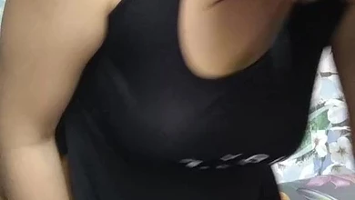 Случайно увидел жену в чатурбате, решил заказать приват. Даже для меня такого не делала.