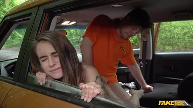 Красотка сдает экзамен по вождению при помощи сосания хуя и потрахушек на заднем сиденье