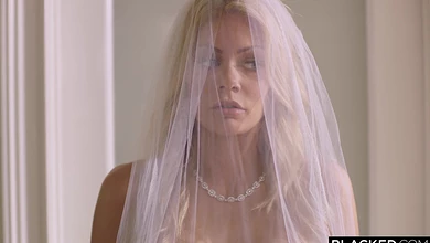 Сбежавшая невеста внезапно оказалась на хую чёрного негра, который отженил её в рот и в пизду