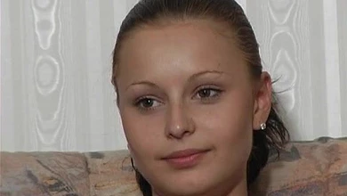 18-летняя симпатяжка с татуированной писькой дала Пьеру Вудману в жопу