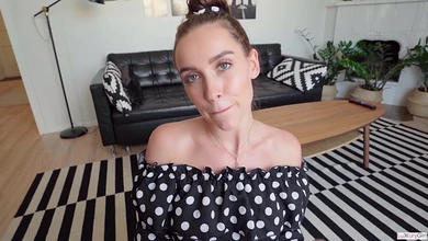 Развратная тётя только приехала, но уже успела заценить хуй подросшего племянника